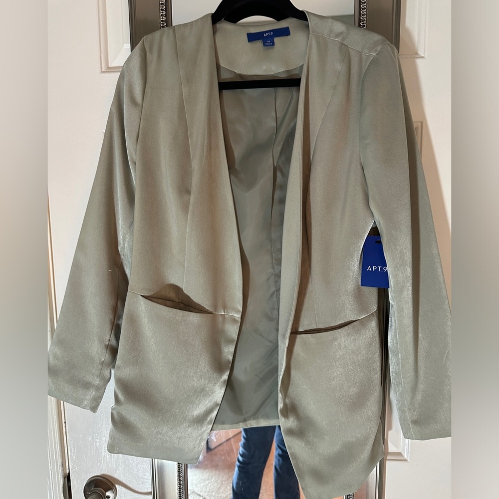 NWT Apt 9 light sage green fully lined blazer (silk-like) with pockets!